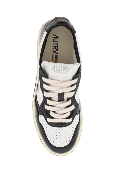 Autry 獎牌得主低筒運動鞋 AULWWB01 白色 黑色