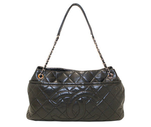 Sold at Auction: CHANEL Black Caviar Leather Chain CC Shoulder Bag