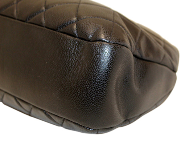 香奈兒黑色縫的魚子醬皮革永恆的CC軟購物者手提袋