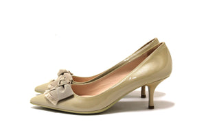 Prada Calzature Donna Shimmer 米色蝴蝶結漆皮貓跟鞋，尺寸 37