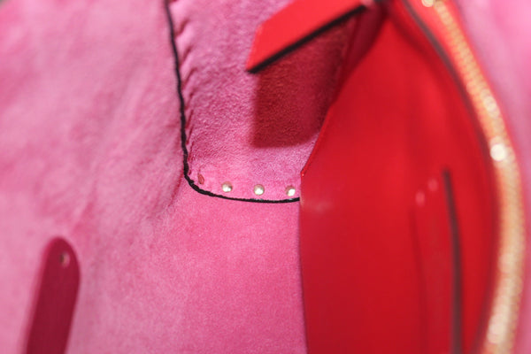 NEW Valentino Garavani Pink Pebbled Calfskin Rockstud Flip Lock Flap Messenger Bag