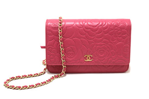 Chanel 粉紅山茶花小羊皮皮革皮夾鏈/手拿包