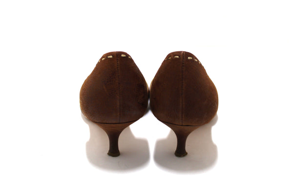 Prada 棕色絨面革搭扣貓跟鞋，尺寸 36.5