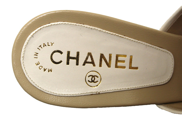 全新 Chanel 香奈兒米色皮革旋鎖 CC 標誌穆勒帶滑跟涼鞋 40