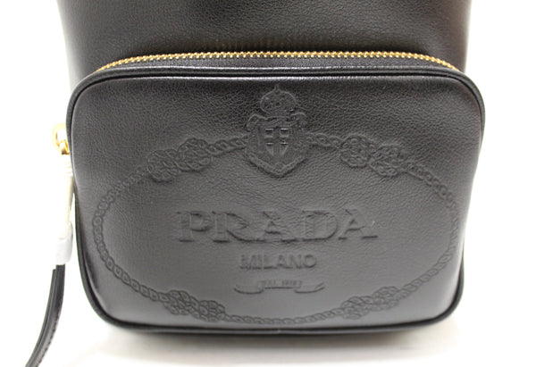 新的Prada黑色小牛皮二重奏拉鍊桶質袋1BH038
