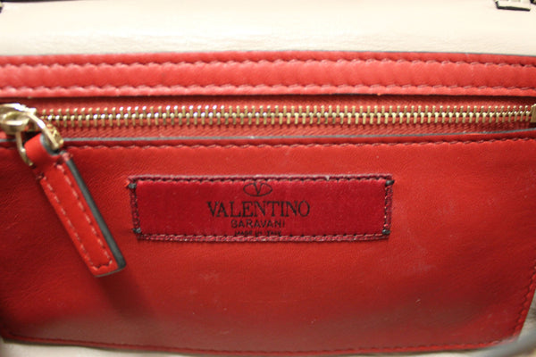 Valentino Garavani Poudre 絎縫納帕皮革 Rockstud Spike 斜背手拿包
