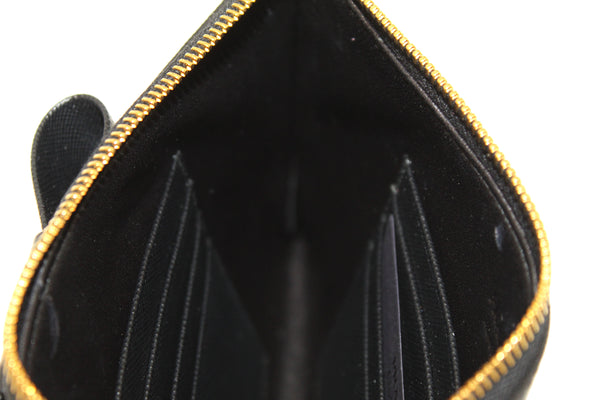 Prada Black Saffiano皮革弓腕袋