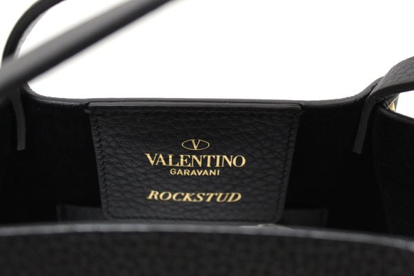 全新 Valentino Garavani 黑色 Rockstud 粒面小牛皮斜背包