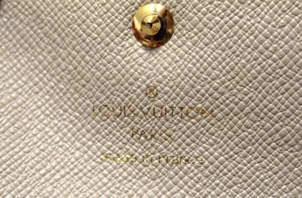 路易·威登（Louis Vuitton）經典會標牙本質卡持有人
