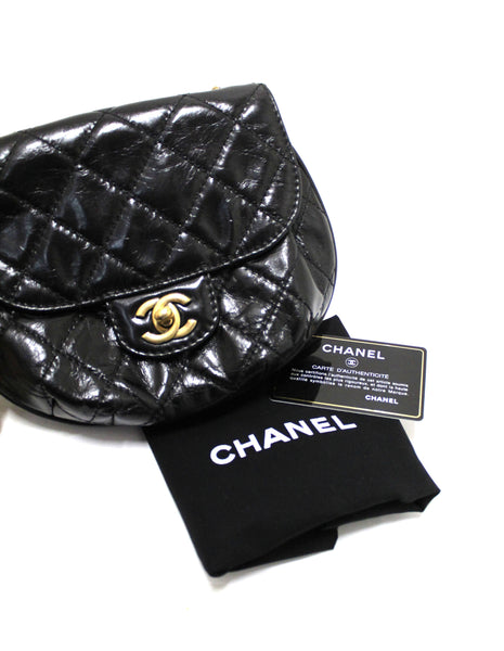 Chanel 黑色做舊小牛皮絎縫迷你半月形包