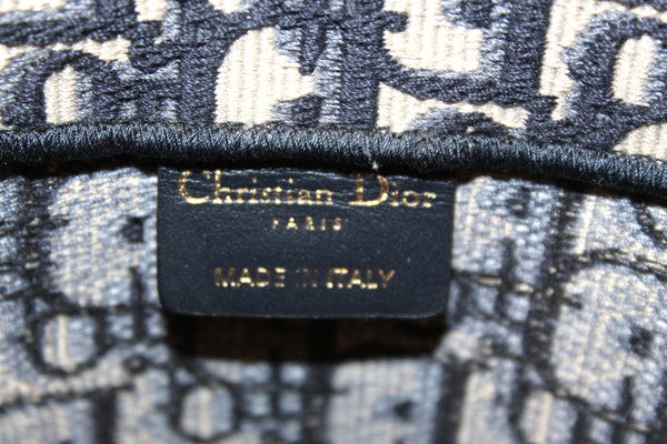克里斯蒂安·迪奧（Christian dior Blue Dior）斜繡花面料大型書籍手提袋