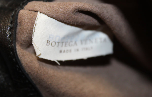 Bottega Veneta黑色黑色內部皮革迷你襟翼鍊子袋