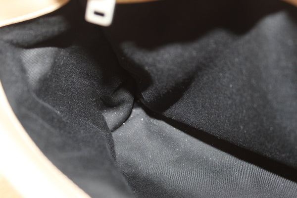 Yves Saint Laurent Dark Dark Matelasse Y皮革中型Loulou Bag