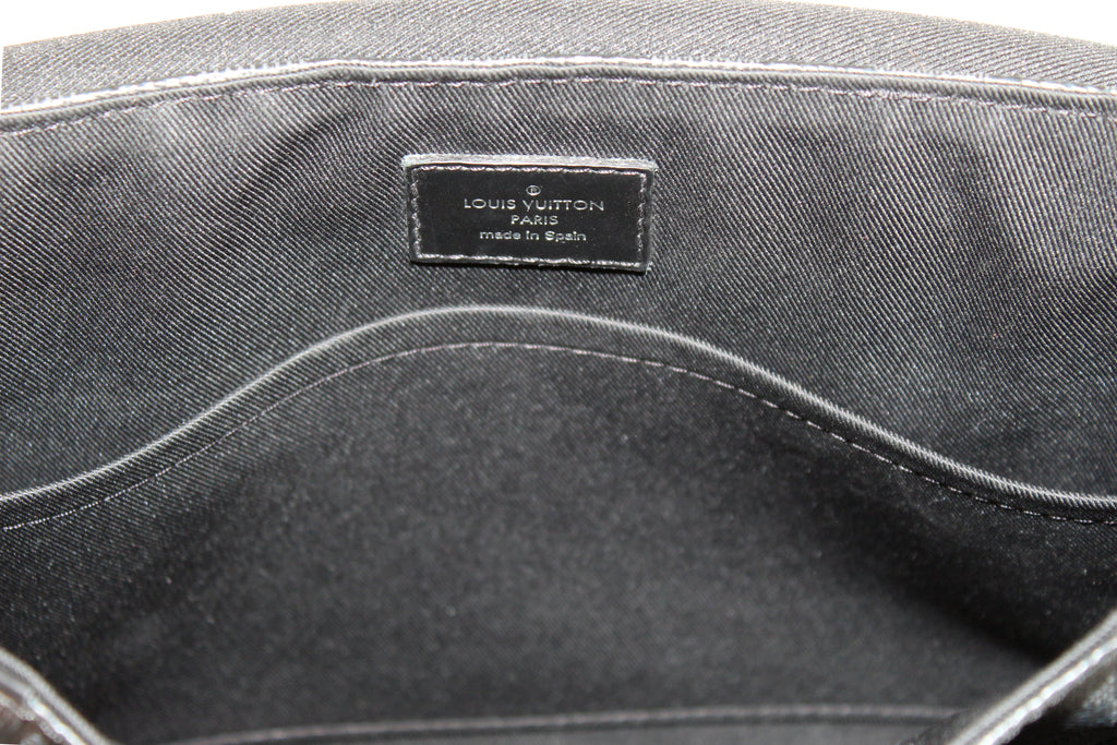 Louis Vuitton District Messenger Bag Limited Edition Damier Graphite LV  League at 1stDibs