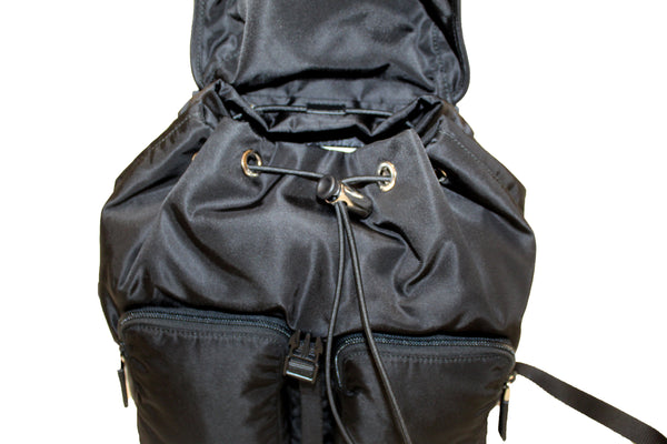 新的Prada Black Nylon和銀硬件背包