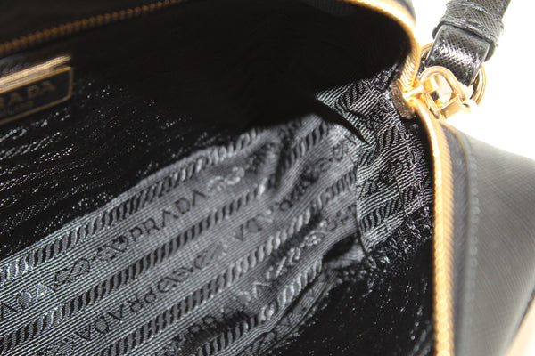 新的Prada黑色Saffiano皮革Bandoliera攝像機允許