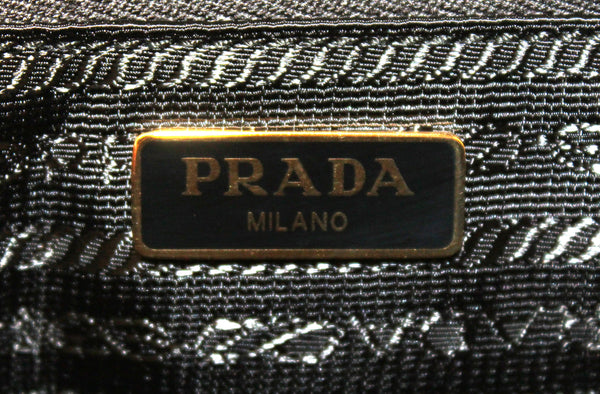 新的Prada黑色Saffiano皮革Bandoliera攝像機允許