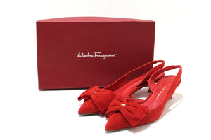 Salvatore Ferragamo 紅色絨面革 Reda 蝴蝶結露跟高跟鞋，尺寸 8C