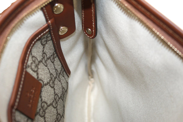 新的Gucci Brown GG塗層帆布小型越野袋