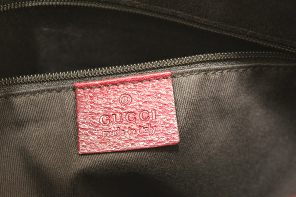 Gucci GG 字母組合塗層帆布搭配紅色皮革郵差包