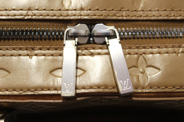 路易·威登（Louis Vuitton）金色墊子會標Vernis Shelton手提包