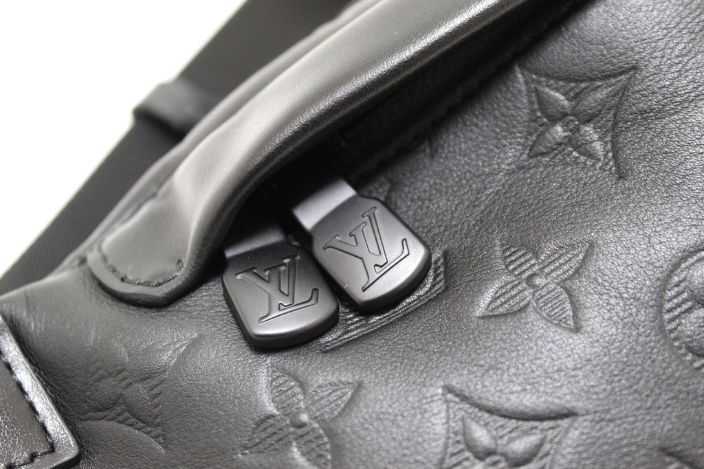 NEW Louis Vuitton Black Monogram Shadow Calf Leather Discovery Bumbag –  Italy Station