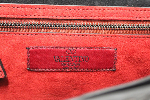 Valentino Garavani 黑色絎縫 Nappa 皮革 Rockstud Spike 斜背包