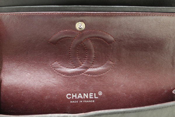 Chanel 黑色小羊皮中號經典翻蓋鏈條包