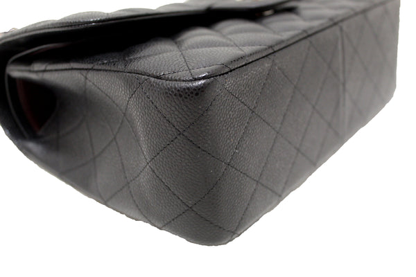香奈兒黑色縫的魚子醬皮革經典巨型雙瓣袋