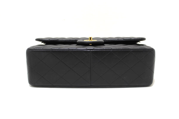 Chanel 黑色绗縫 Lamskin 皮革經典巨型雙翻蓋手袋