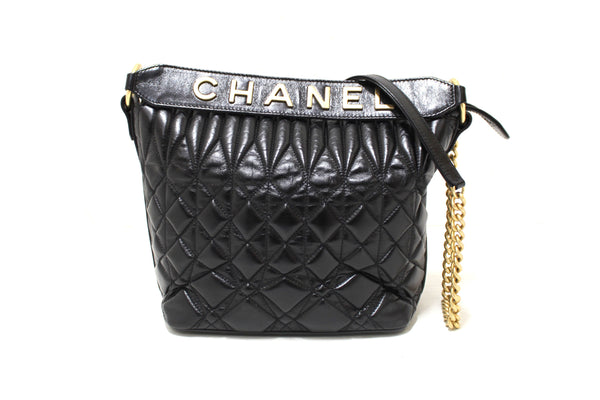 Chanel 黑色绗縫小牛皮 State of The Art 半月形包