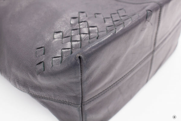 bottega-veneta-v-intrecciato-leather-tote-lambskin-tote-bag-IS036082