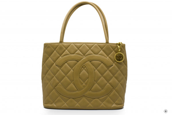 chanel-a-classic-cc-medallion-caviar-tote-bag-ghw-IS036531