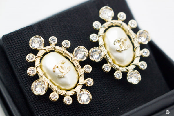 chanel-cc-pearl-bead-with-crystals-metal-xcm-earrings-IS036572