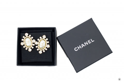 chanel-cc-pearl-bead-with-crystals-metal-xcm-earrings-IS036572