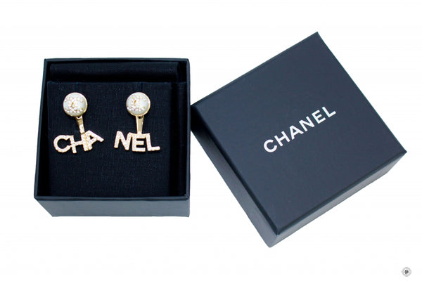 chanel-abb-metal-imitation-pearls-diamond-gold-pearly-whi-metal-earrings-ghw-IS036830
