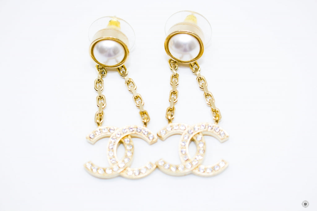 Vintage CHANEL CC Logo Gold Pearl Clip-On Drop Earrings Used From Japan