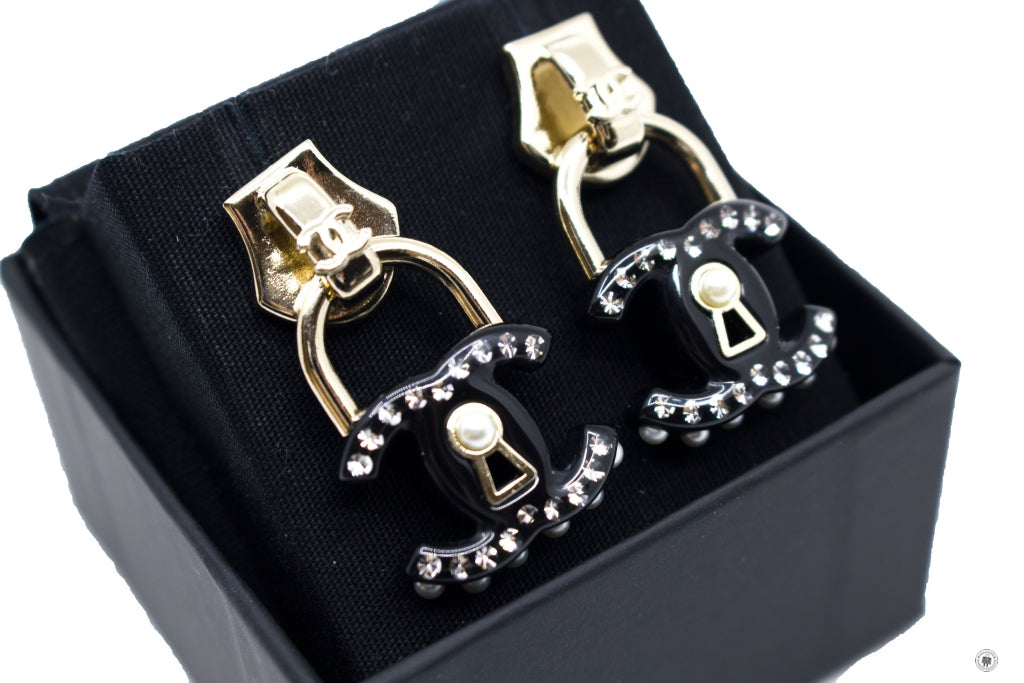 chanel-abb-metallic-slider-arcylic-cc-with-pearl-beads-enamel-xcm-earrings-ghw-IS036952