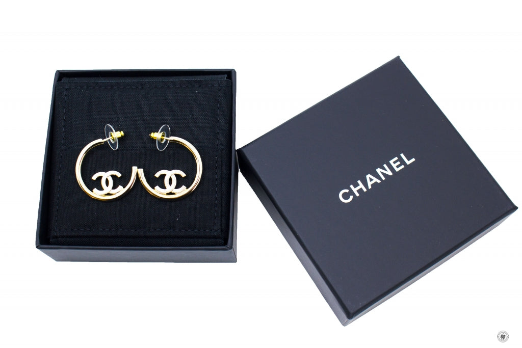 Chanel AB8130B07818 Hoop With CC Logo Gold / NH237 Metal 2.5X2.5 CM Ea –  Italy Station