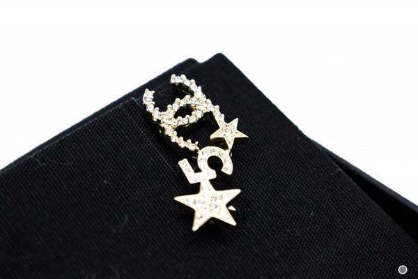chanel-abb-crystal-cc-logo-with-stars-and-five-metal-cmxcm-earrings-ghw-IS037060
