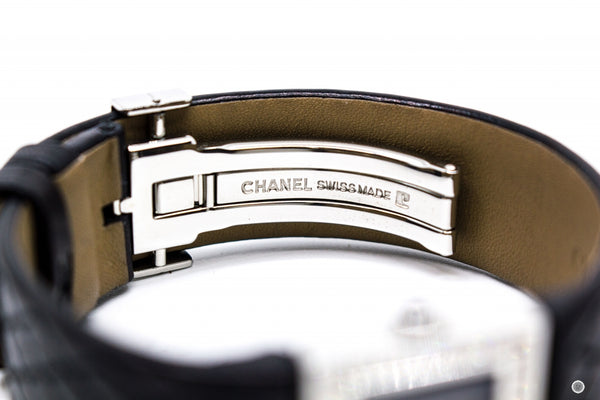 chanel-boyfriend-acier-etanche-m-quartz-with-diamonds-leather-circumference-cm-watches-shw-IS037158