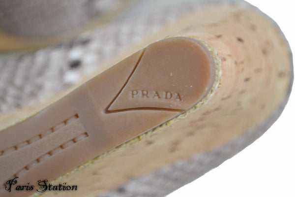 新的Prada Beige Python皮革楔形物尺寸39.5